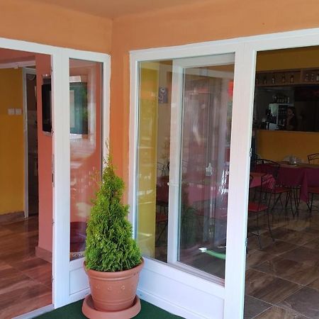 Готель Havanna Etterem Es Vendeghaz Putnok Екстер'єр фото